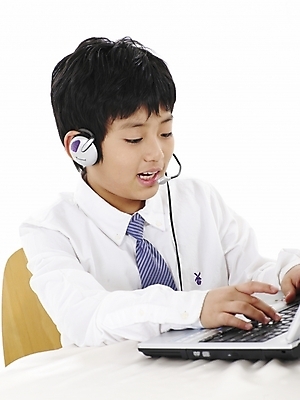 포토 JPG 스튜디오촬영 남자 초등학생 어린이 포즈 와이셔츠 의자 탁자 넥타이 실내 표정 한명 사람 동양인 소년 상반신 세로 노트북 컴퓨터 헤드셋 한국인 남자만 남자한명만 어린이만 소년만 소년한명만 국내포토 1 학생 잡화 음향기기 가구 셔츠 인종 내부 전자제품 헤드폰 파일형식