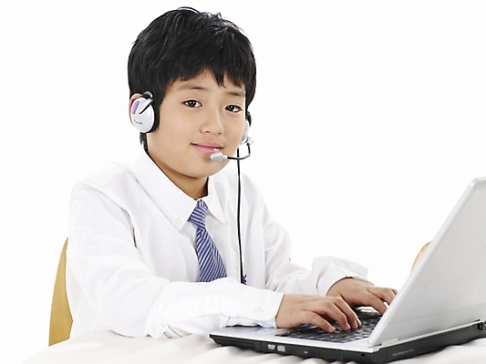 포토 JPG 스튜디오촬영 남자 초등학생 어린이 포즈 와이셔츠 의자 비즈니스 탁자 넥타이 실내 표정 한명 사람 동양인 소년 상반신 가로 노트북 컴퓨터 헤드셋 한국인 업무 작업실 남자만 남자한명만 어린이만 소년만 소년한명만 국내포토 1 학생 잡화 음향기기 가구 셔츠 인종 내부 전자제품 헤드폰 작업 파일형식