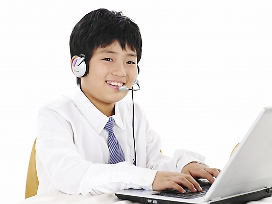 포토 JPG 스튜디오촬영 남자 초등학생 어린이 포즈 와이셔츠 의자 탁자 넥타이 실내 표정 한명 사람 동양인 소년 상반신 가로 노트북 컴퓨터 헤드셋 한국인 남자만 남자한명만 어린이만 소년만 소년한명만 국내포토 1 학생 잡화 음향기기 가구 셔츠 인종 내부 전자제품 헤드폰 파일형식