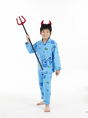 포토 JPG 스튜디오촬영 전신 남자 초등학생 어린이 포즈 뿔 실내 표정 한명 누끼 사람 동양인 소년 빨간색 세로 파란색 잠옷 한국인 삼지창 남자만 남자한명만 어린이만 소년만 소년한명만 국내포토 1 학생 옷 창 컬러 인종 내부 파일형식