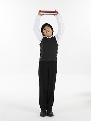 포토 JPG 스튜디오촬영 전신 남자 교복 초등학생 어린이 포즈 실내 표정 한명 누끼 사람 동양인 소년 책 세로 한국인 남자만 남자한명만 어린이만 소년만 소년한명만 국내포토 1 학생 옷 인종 내부 파일형식