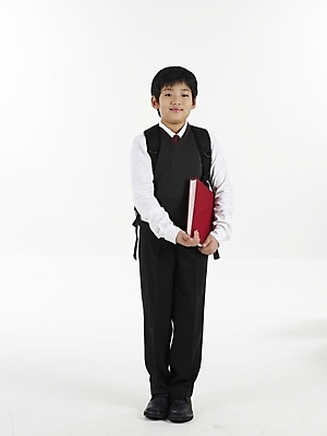 포토 JPG 스튜디오촬영 전신 남자 교복 초등학생 어린이 포즈 가방 책가방 실내 표정 한명 누끼 사람 동양인 소년 책 세로 한국인 남자만 남자한명만 어린이만 소년만 소년한명만 국내포토 1 학생 잡화 옷 인종 내부 파일형식