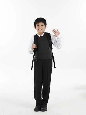 포토 JPG 스튜디오촬영 전신 남자 교복 초등학생 어린이 포즈 가방 책가방 실내 표정 한명 누끼 사람 동양인 소년 세로 한국인 남자만 남자한명만 어린이만 소년만 소년한명만 국내포토 1 학생 잡화 옷 인종 내부 파일형식