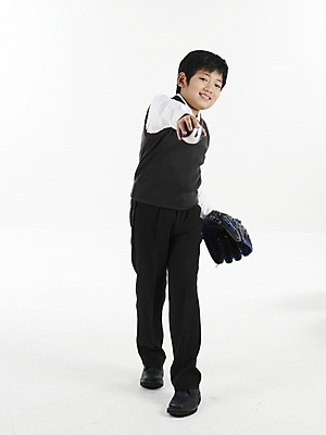 포토 JPG 스튜디오촬영 전신 남자 교복 초등학생 어린이 포즈 공 실내 표정 한명 누끼 사람 동양인 소년 세로 한국인 글러브 야구글러브 던지기 야구공 남자만 남자한명만 어린이만 소년만 소년한명만 국내포토 1 학생 옷 스포츠용품 장갑 모션 인종 내부 야구용품 파일형식