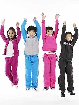 포토 JPG 스튜디오촬영 전신 여자 남자 초등학생 어린이 분홍색 포즈 하늘색 실내 표정 누끼 사람 동양인 소녀 소년 여러명 세로 운동복 점프 검은색 만세 한국인 즐거움 어린이만 국내포토 학생 옷 감정 컬러 다수 모션 인종 내부 파란색 파일형식