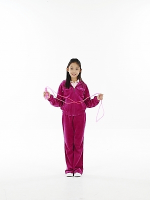 포토 JPG 스튜디오촬영 전신 여자 초등학생 어린이 포즈 실내 표정 한명 누끼 사람 동양인 소녀 세로 운동복 운동 한국인 줄넘기 여자만 여자한명만 어린이만 소녀만 소녀한명만 국내포토 1 학생 옷 건강 인종 내부 파일형식