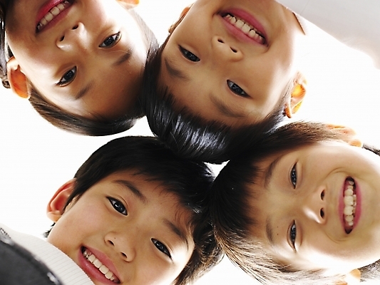 포토 JPG 스튜디오촬영 여자 어린이교육 교육 남자 얼굴 초등학생 어린이 로우앵글 포즈 실내 표정 사람 동양인 소녀 소년 여러명 상반신 신체부위 가로 한국인 어린이만 국내포토 학생 뷰포인트 다수 인종 내부 파일형식