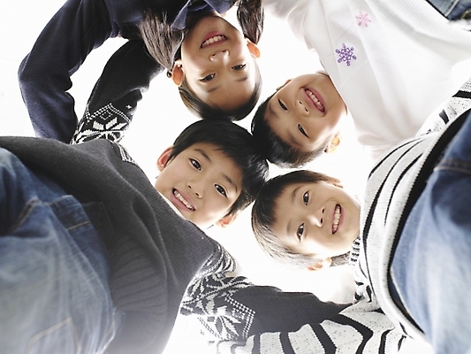 포토 JPG 스튜디오촬영 여자 어린이교육 교육 남자 얼굴 초등학생 어린이 로우앵글 포즈 실내 표정 사람 동양인 소녀 소년 여러명 상반신 신체부위 가로 한국인 어린이만 국내포토 학생 뷰포인트 다수 인종 내부 파일형식