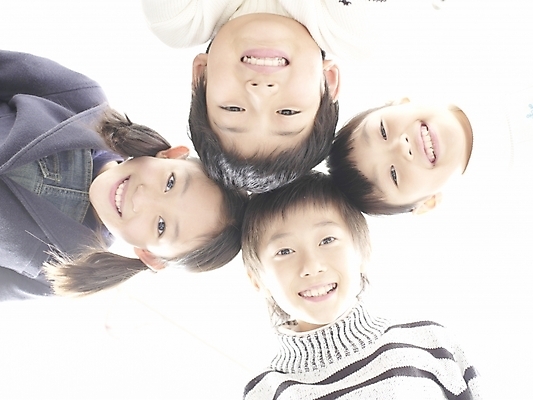 포토 JPG 스튜디오촬영 여자 어린이교육 교육 남자 얼굴 초등학생 어린이 로우앵글 포즈 실내 표정 사람 동양인 소녀 소년 여러명 상반신 신체부위 가로 한국인 어린이만 국내포토 학생 뷰포인트 다수 인종 내부 파일형식