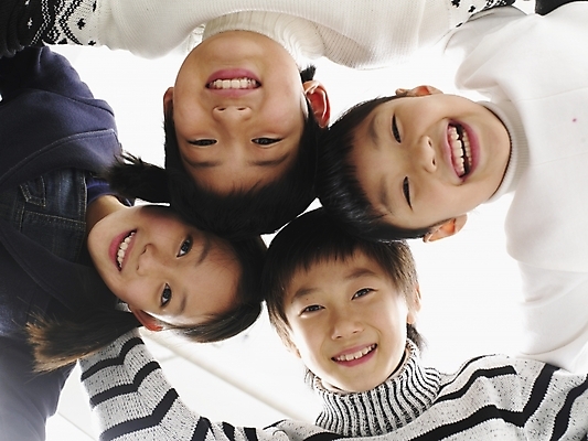 포토 JPG 스튜디오촬영 여자 어린이교육 교육 남자 얼굴 초등학생 어린이 로우앵글 포즈 실내 표정 사람 동양인 소녀 소년 여러명 상반신 신체부위 가로 한국인 어린이만 국내포토 학생 뷰포인트 다수 인종 내부 파일형식