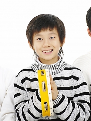 포토 JPG 스튜디오촬영 어린이교육 교육 남자 초등학생 어린이 악기 음악 포즈 타악기 실내 표정 한명 사람 동양인 소년 상반신 세로 노란색 한국인 탬버린 남자만 남자한명만 어린이만 소년만 소년한명만 국내포토 1 학생 컬러 문화예술 인종 내부 파일형식