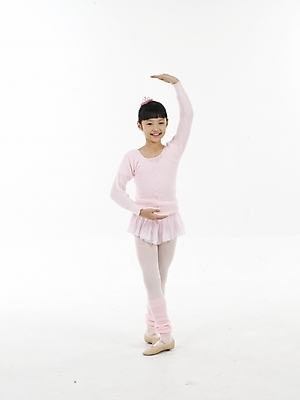 포토 JPG 스튜디오촬영 전신 여자 초등학생 어린이 포즈 실내 표정 한명 미소 웃음 누끼 사람 동양인 소녀 세로 한국인 발레 발레복 여자만 여자한명만 어린이만 소녀만 소녀한명만 국내포토 1 학생 옷 인종 내부 춤 파일형식