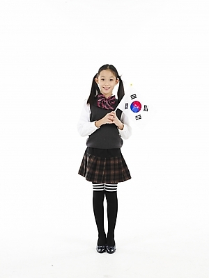 포토 JPG 스튜디오촬영 전신 여자 초등학생 어린이 포즈 실내 표정 한명 누끼 사람 동양인 소녀 세로 한국인 깃발 태극기 여자만 여자한명만 어린이만 소녀만 소녀한명만 국내포토 1 학생 인종 내부 국기 파일형식
