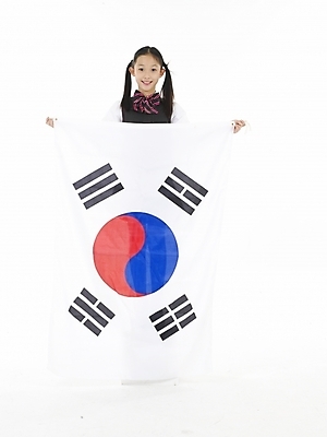 포토 JPG 스튜디오촬영 전신 여자 초등학생 어린이 포즈 실내 표정 한명 누끼 사람 동양인 소녀 세로 한국인 태극기 여자만 여자한명만 어린이만 소녀만 소녀한명만 국내포토 1 학생 인종 내부 국기 파일형식