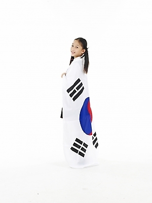 포토 JPG 스튜디오촬영 전신 여자 초등학생 어린이 포즈 실내 표정 한명 누끼 사람 동양인 소녀 세로 한국인 태극기 여자만 여자한명만 어린이만 소녀만 소녀한명만 국내포토 1 학생 인종 내부 국기 파일형식