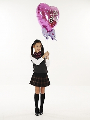 포토 JPG 스튜디오촬영 전신 여자 초등학생 어린이 포즈 실내 표정 한명 누끼 사람 동양인 소녀 세로 한국인 생일파티 하트풍선 풍선 여자만 여자한명만 어린이만 소녀만 소녀한명만 국내포토 1 학생 인종 내부 하트 생일 파일형식
