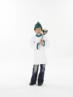 포토 JPG 스튜디오촬영 전신 모자 남자 초등학생 어린이 포즈 실내 표정 한명 누끼 사람 동양인 소년 상반신 세로 초록색 요리사 한국인 흰색 국자 남자만 남자한명만 어린이만 소년만 소년한명만 국내포토 직업 1 학생 잡화 컬러 주방용품 인종 내부 파일형식