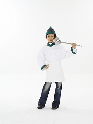 포토 JPG 스튜디오촬영 전신 모자 남자 초등학생 어린이 포즈 주방용품 실내 표정 한명 미소 웃음 누끼 사람 동양인 손짓 소년 상반신 세로 초록색 요리사 한국인 흰색 국자 남자만 남자한명만 어린이만 소년만 소년한명만 국내포토 직업 1 학생 잡화 컬러 생활용품 모션 인종 내부 파일형식