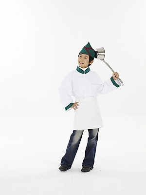 포토 JPG 스튜디오촬영 전신 모자 남자 초등학생 어린이 포즈 실내 표정 한명 누끼 사람 동양인 소년 상반신 세로 초록색 요리사 한국인 흰색 국자 남자만 남자한명만 어린이만 소년만 소년한명만 국내포토 직업 1 학생 잡화 컬러 주방용품 인종 내부 파일형식