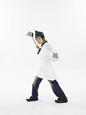 포토 JPG 스튜디오촬영 전신 모자 남자 초등학생 어린이 포즈 주방용품 실내 표정 한명 누끼 사람 동양인 손짓 소년 상반신 세로 초록색 요리사 한국인 흰색 국자 뒤집개 남자만 남자한명만 어린이만 소년만 소년한명만 국내포토 직업 1 학생 잡화 컬러 생활용품 모션 인종 내부 파일형식