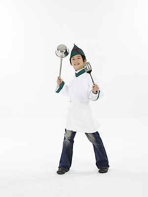 포토 JPG 스튜디오촬영 전신 모자 남자 초등학생 어린이 포즈 실내 표정 한명 누끼 사람 동양인 소년 상반신 세로 초록색 요리사 한국인 흰색 국자 뒤집개 남자만 남자한명만 어린이만 소년만 소년한명만 국내포토 직업 1 학생 잡화 컬러 주방용품 인종 내부 파일형식