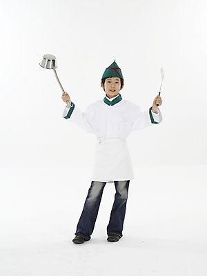 포토 JPG 스튜디오촬영 전신 모자 남자 초등학생 어린이 포즈 실내 표정 한명 누끼 사람 동양인 소년 상반신 세로 초록색 요리사 한국인 흰색 국자 뒤집개 남자만 남자한명만 어린이만 소년만 소년한명만 국내포토 직업 1 학생 잡화 컬러 주방용품 인종 내부 파일형식