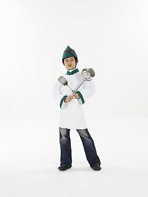 포토 JPG 스튜디오촬영 전신 모자 남자 초등학생 어린이 포즈 실내 표정 한명 누끼 사람 동양인 소년 상반신 세로 초록색 요리사 한국인 흰색 국자 뒤집개 남자만 남자한명만 어린이만 소년만 소년한명만 국내포토 직업 1 학생 잡화 컬러 주방용품 인종 내부 파일형식