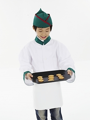 포토 JPG 스튜디오촬영 모자 남자 초등학생 어린이 포즈 쟁반 실내 표정 한명 누끼 사람 동양인 소년 세로 초록색 쿠키 과자 요리사 한국인 흰색 남자만 남자한명만 어린이만 소년만 소년한명만 국내포토 직업 1 학생 잡화 컬러 디저트 인종 내부 파일형식