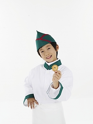 포토 JPG 스튜디오촬영 모자 남자 초등학생 어린이 포즈 실내 표정 한명 누끼 사람 동양인 소년 세로 초록색 쿠키 과자 요리사 한국인 흰색 남자만 남자한명만 어린이만 소년만 소년한명만 국내포토 직업 1 학생 잡화 컬러 디저트 인종 내부 파일형식