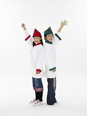 포토 JPG 스튜디오촬영 전신 모자 여자 남자 초등학생 어린이 포즈 실내 표정 미소 웃음 누끼 사람 동양인 소녀 소년 상반신 두명 빨간색 세로 초록색 요리사 한국인 가위바위보 어린이만 국내포토 바위손 직업 학생 잡화 컬러 놀이 인종 손짓 내부 파일형식