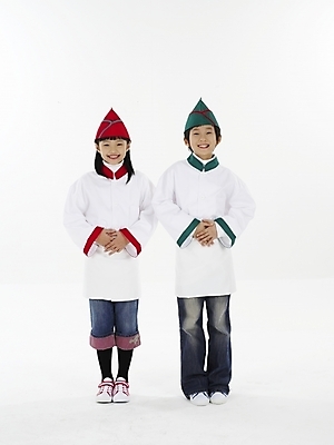 포토 JPG 스튜디오촬영 전신 모자 여자 남자 초등학생 어린이 포즈 실내 표정 누끼 사람 동양인 소녀 소년 상반신 두명 빨간색 세로 초록색 요리사 한국인 어린이만 국내포토 직업 학생 잡화 컬러 인종 내부 파일형식