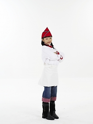 포토 JPG 스튜디오촬영 전신 모자 여자 초등학생 어린이 포즈 실내 표정 한명 누끼 사람 동양인 소녀 빨간색 세로 요리사 한국인 흰색 여자만 여자한명만 어린이만 소녀만 소녀한명만 국내포토 직업 1 학생 잡화 컬러 인종 내부 파일형식