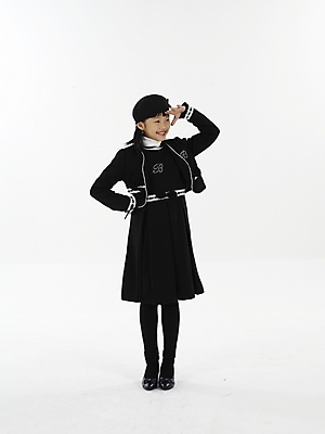 포토 JPG 스튜디오촬영 전신 여자 초등학생 어린이 포즈 실내 표정 한명 미소 누끼 사람 동양인 손짓 소녀 세로 한국인 여자만 여자한명만 어린이만 소녀만 소녀한명만 국내포토 1 학생 모션 인종 내부 파일형식