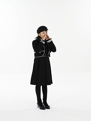 포토 JPG 스튜디오촬영 전신 여자 초등학생 어린이 포즈 실내 표정 한명 누끼 사람 동양인 소녀 세로 한국인 여자만 여자한명만 어린이만 소녀만 소녀한명만 국내포토 1 학생 인종 내부 파일형식