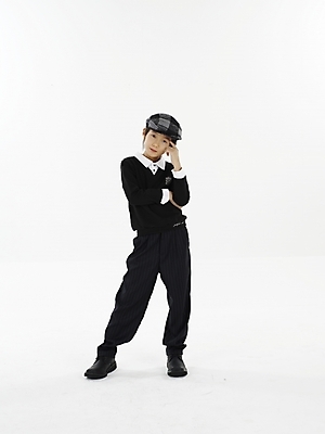 포토 JPG 스튜디오촬영 전신 모자 남자 초등학생 어린이 포즈 실내 표정 한명 누끼 사람 동양인 소년 세로 한국인 남자만 남자한명만 어린이만 소년만 소년한명만 국내포토 1 학생 잡화 인종 내부 파일형식