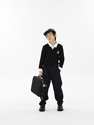 포토 JPG 스튜디오촬영 전신 모자 남자 초등학생 어린이 포즈 가방 실내 표정 한명 누끼 사람 동양인 소년 세로 한국인 남자만 남자한명만 어린이만 소년만 소년한명만 국내포토 1 학생 잡화 인종 내부 파일형식