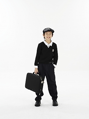 포토 JPG 스튜디오촬영 전신 모자 남자 초등학생 어린이 포즈 가방 실내 표정 한명 누끼 사람 동양인 소년 세로 한국인 남자만 남자한명만 어린이만 소년만 소년한명만 국내포토 1 학생 잡화 인종 내부 파일형식