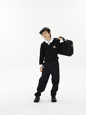 포토 JPG 스튜디오촬영 전신 모자 남자 초등학생 어린이 포즈 가방 실내 표정 한명 누끼 사람 동양인 소년 세로 한국인 남자만 남자한명만 어린이만 소년만 소년한명만 국내포토 1 학생 잡화 인종 내부 파일형식