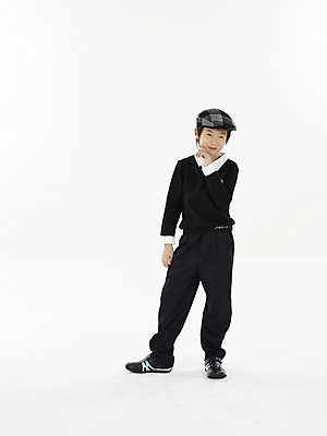 포토 JPG 스튜디오촬영 전신 모자 남자 초등학생 어린이 포즈 실내 표정 한명 누끼 사람 동양인 소년 세로 한국인 남자만 남자한명만 어린이만 소년만 소년한명만 국내포토 1 학생 잡화 인종 내부 파일형식