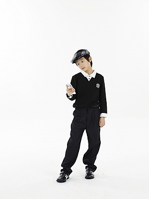 포토 JPG 스튜디오촬영 전신 모자 남자 초등학생 어린이 포즈 실내 표정 한명 누끼 사람 동양인 소년 세로 한국인 남자만 남자한명만 어린이만 소년만 소년한명만 국내포토 1 학생 잡화 인종 내부 파일형식