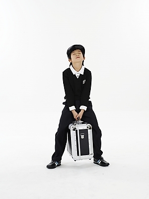 포토 JPG 스튜디오촬영 전신 모자 남자 초등학생 어린이 포즈 가방 실내 표정 한명 누끼 사람 동양인 소년 세로 한국인 남자만 남자한명만 어린이만 소년만 소년한명만 국내포토 1 학생 잡화 인종 내부 파일형식