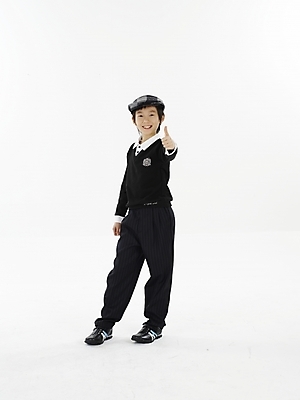 포토 JPG 스튜디오촬영 전신 모자 남자 초등학생 어린이 포즈 실내 표정 한명 누끼 사람 동양인 소년 세로 한국인 남자만 남자한명만 어린이만 소년만 소년한명만 국내포토 1 학생 잡화 인종 내부 파일형식