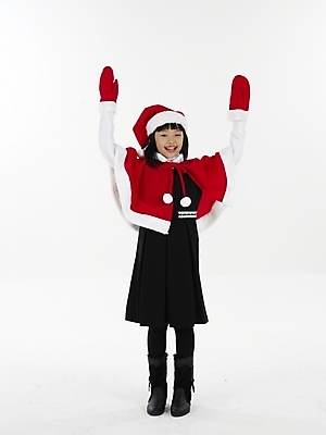 포토 JPG 스튜디오촬영 전신 모자 여자 초등학생 어린이 포즈 장갑 크리스마스 산타모자 실내 표정 한명 미소 웃음 누끼 사람 동양인 손짓 소녀 이벤트 빨간색 세로 검은색 한국인 흰색 여자만 여자한명만 어린이만 소녀만 소녀한명만 국내포토 모자_잡화 1 학생 잡화 기념일 컬러 모션 인종 내부 파일형식