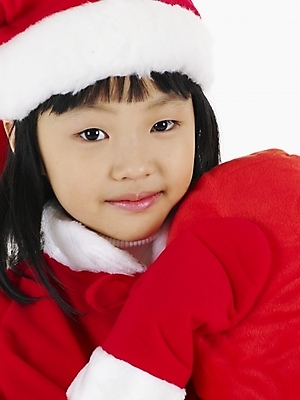 포토 JPG 스튜디오촬영 여자 초등학생 어린이 포즈 쿠션 크리스마스 산타모자 실내 표정 한명 사람 동양인 소녀 상반신 빨간색 세로 한국인 흰색 여자만 여자한명만 어린이만 소녀만 소녀한명만 국내포토 모자_잡화 1 학생 기념일 컬러 인종 내부 파일형식