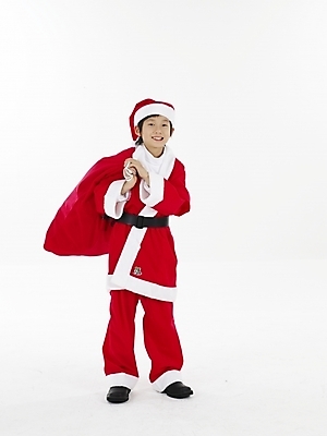 포토 JPG 스튜디오촬영 전신 남자 초등학생 어린이 포즈 크리스마스 산타모자 산타옷 실내 표정 선물 한명 미소 웃음 누끼 사람 동양인 이벤트 소년 빨간색 세로 산타클로스 한국인 흰색 보따리 남자만 남자한명만 어린이만 소년만 소년한명만 국내포토 모자_잡화 1 학생 옷 기념일 컬러 인종 내부 파일형식