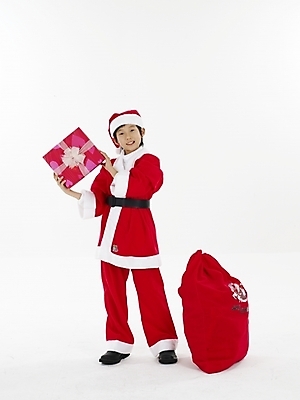 포토 JPG 스튜디오촬영 전신 남자 초등학생 어린이 포즈 크리스마스 산타모자 산타옷 실내 표정 선물 한명 미소 웃음 누끼 사람 동양인 이벤트 소년 빨간색 세로 선물상자 산타클로스 한국인 흰색 보따리 남자만 남자한명만 어린이만 소년만 소년한명만 국내포토 모자_잡화 1 학생 옷 기념일 컬러 인종 내부 상자 파일형식