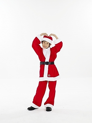 포토 JPG 스튜디오촬영 전신 남자 초등학생 어린이 포즈 크리스마스 산타모자 산타옷 실내 표정 한명 미소 웃음 누끼 사람 동양인 손짓 이벤트 소년 빨간색 세로 산타클로스 한국인 흰색 하트 손하트 남자만 남자한명만 어린이만 소년만 소년한명만 국내포토 모양 모자_잡화 1 학생 옷 기념일 컬러 모션 인종 내부 파일형식