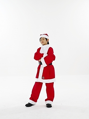 포토 JPG 스튜디오촬영 전신 남자 초등학생 어린이 포즈 크리스마스 산타모자 산타옷 실내 표정 한명 누끼 사람 동양인 소년 빨간색 세로 산타클로스 한국인 흰색 남자만 남자한명만 어린이만 소년만 소년한명만 국내포토 모자_잡화 1 학생 옷 기념일 컬러 인종 내부 파일형식