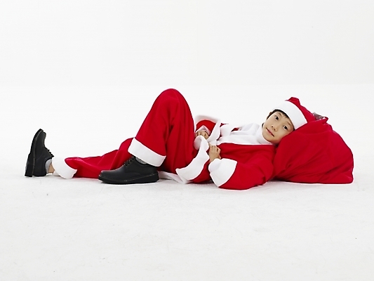 포토 JPG 스튜디오촬영 전신 남자 초등학생 어린이 포즈 크리스마스 산타옷 실내 표정 선물 한명 누끼 사람 동양인 소년 가로 빨간색 눕기 산타클로스 한국인 흰색 남자만 남자한명만 어린이만 소년만 소년한명만 국내포토 1 학생 옷 기념일 컬러 모션 인종 내부 파일형식
