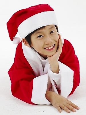 포토 JPG 스튜디오촬영 전신 남자 초등학생 어린이 포즈 크리스마스 산타옷 실내 표정 한명 누끼 사람 동양인 소년 빨간색 세로 산타클로스 한국인 흰색 남자만 남자한명만 어린이만 소년만 소년한명만 국내포토 1 학생 옷 기념일 컬러 인종 내부 파일형식